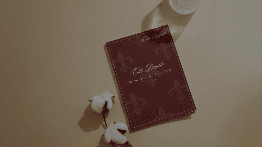 Mockup des exklusiven VIP-Gästebuchs des Luxushotels ‚Cote Royale‘ in Monaco.