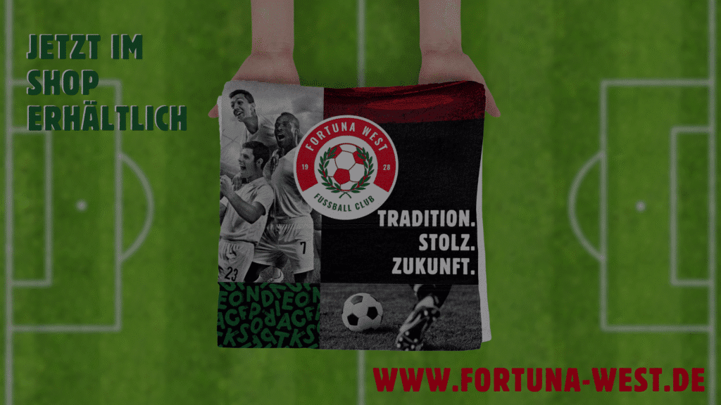Merchandising-Produkt: Viereckiges Fußballkissen mit kleinen Fußballbildern und dem Logo des Fußballvereins ‚Fortuna West‘ – Werbung für den Onlineshop.